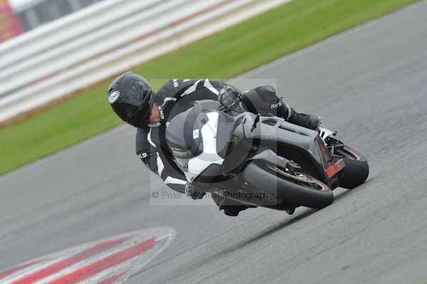 Motorcycle action photographs;Silverstone circuit;Silverstone photographs;Trackday digital images;event digital images;eventdigitalimages;no limits trackday;peter wileman photography;rockingham towcester northamptonshire;trackday;trackday photos