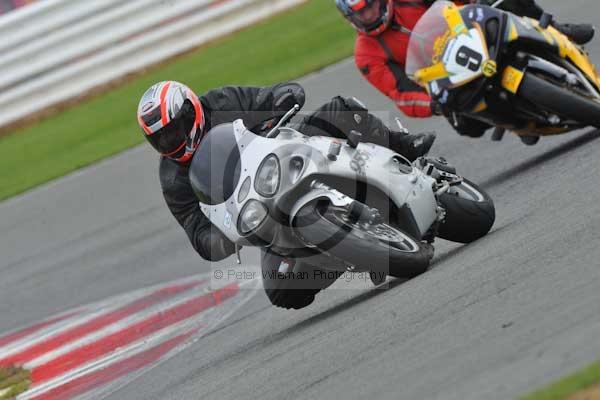 Motorcycle action photographs;Silverstone circuit;Silverstone photographs;Trackday digital images;event digital images;eventdigitalimages;no limits trackday;peter wileman photography;rockingham towcester northamptonshire;trackday;trackday photos