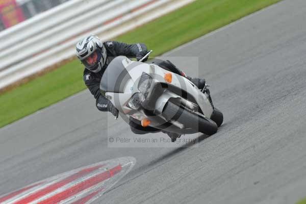 Motorcycle action photographs;Silverstone circuit;Silverstone photographs;Trackday digital images;event digital images;eventdigitalimages;no limits trackday;peter wileman photography;rockingham towcester northamptonshire;trackday;trackday photos