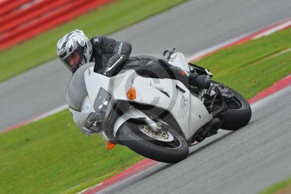 Motorcycle action photographs;Silverstone circuit;Silverstone photographs;Trackday digital images;event digital images;eventdigitalimages;no limits trackday;peter wileman photography;rockingham towcester northamptonshire;trackday;trackday photos