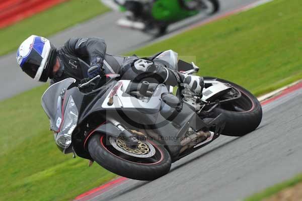 Motorcycle action photographs;Silverstone circuit;Silverstone photographs;Trackday digital images;event digital images;eventdigitalimages;no limits trackday;peter wileman photography;rockingham towcester northamptonshire;trackday;trackday photos
