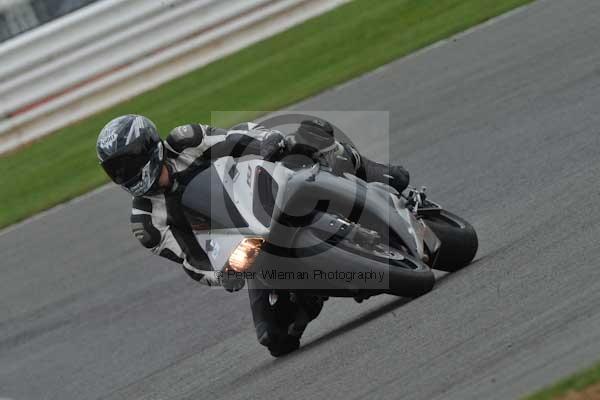 Motorcycle action photographs;Silverstone circuit;Silverstone photographs;Trackday digital images;event digital images;eventdigitalimages;no limits trackday;peter wileman photography;rockingham towcester northamptonshire;trackday;trackday photos