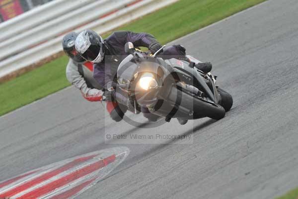 Motorcycle action photographs;Silverstone circuit;Silverstone photographs;Trackday digital images;event digital images;eventdigitalimages;no limits trackday;peter wileman photography;rockingham towcester northamptonshire;trackday;trackday photos