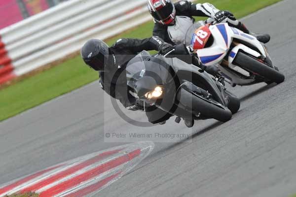Motorcycle action photographs;Silverstone circuit;Silverstone photographs;Trackday digital images;event digital images;eventdigitalimages;no limits trackday;peter wileman photography;rockingham towcester northamptonshire;trackday;trackday photos