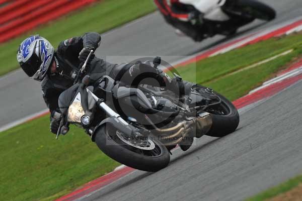 Motorcycle action photographs;Silverstone circuit;Silverstone photographs;Trackday digital images;event digital images;eventdigitalimages;no limits trackday;peter wileman photography;rockingham towcester northamptonshire;trackday;trackday photos