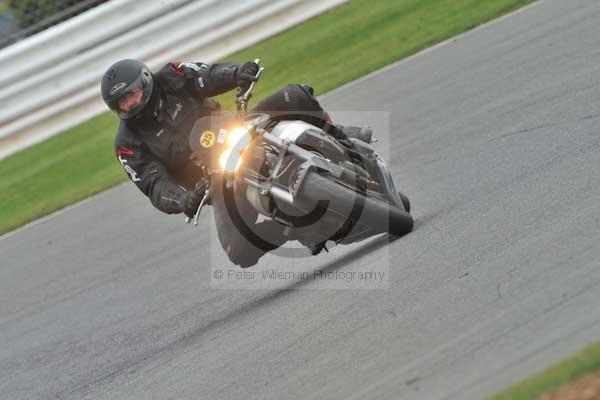 Motorcycle action photographs;Silverstone circuit;Silverstone photographs;Trackday digital images;event digital images;eventdigitalimages;no limits trackday;peter wileman photography;rockingham towcester northamptonshire;trackday;trackday photos