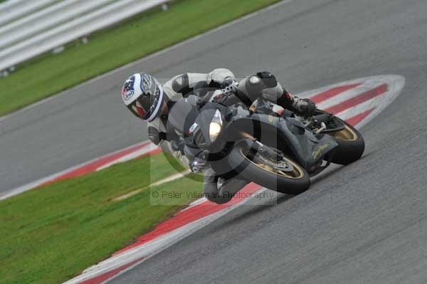 Motorcycle action photographs;Silverstone circuit;Silverstone photographs;Trackday digital images;event digital images;eventdigitalimages;no limits trackday;peter wileman photography;rockingham towcester northamptonshire;trackday;trackday photos