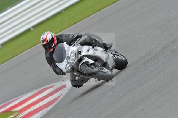 Motorcycle action photographs;Silverstone circuit;Silverstone photographs;Trackday digital images;event digital images;eventdigitalimages;no limits trackday;peter wileman photography;rockingham towcester northamptonshire;trackday;trackday photos