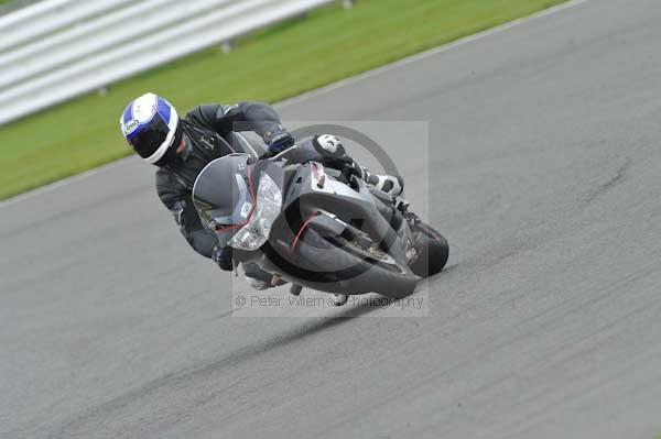 Motorcycle action photographs;Silverstone circuit;Silverstone photographs;Trackday digital images;event digital images;eventdigitalimages;no limits trackday;peter wileman photography;rockingham towcester northamptonshire;trackday;trackday photos