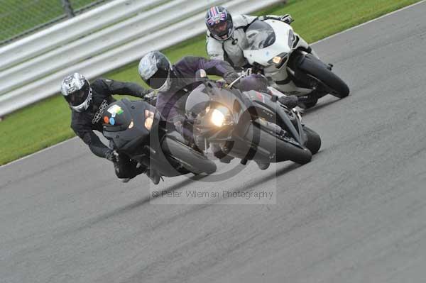 Motorcycle action photographs;Silverstone circuit;Silverstone photographs;Trackday digital images;event digital images;eventdigitalimages;no limits trackday;peter wileman photography;rockingham towcester northamptonshire;trackday;trackday photos