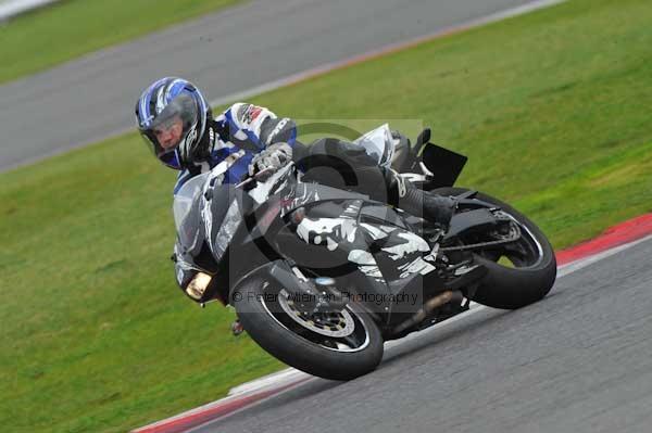 Motorcycle action photographs;Silverstone circuit;Silverstone photographs;Trackday digital images;event digital images;eventdigitalimages;no limits trackday;peter wileman photography;rockingham towcester northamptonshire;trackday;trackday photos
