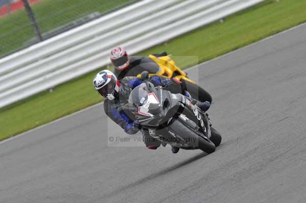 Motorcycle action photographs;Silverstone circuit;Silverstone photographs;Trackday digital images;event digital images;eventdigitalimages;no limits trackday;peter wileman photography;rockingham towcester northamptonshire;trackday;trackday photos