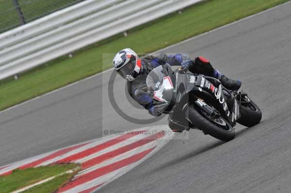 Motorcycle action photographs;Silverstone circuit;Silverstone photographs;Trackday digital images;event digital images;eventdigitalimages;no limits trackday;peter wileman photography;rockingham towcester northamptonshire;trackday;trackday photos