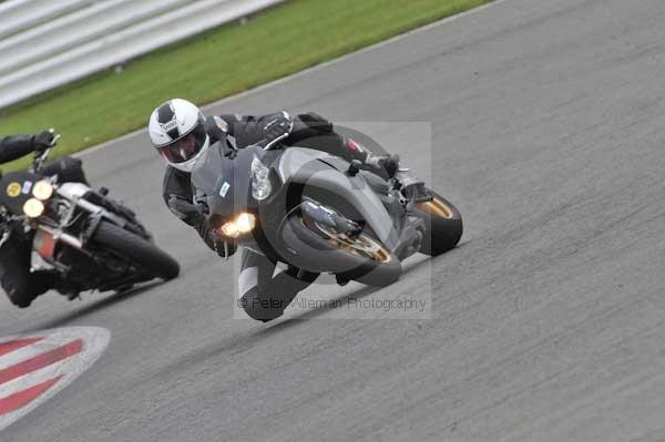 Motorcycle action photographs;Silverstone circuit;Silverstone photographs;Trackday digital images;event digital images;eventdigitalimages;no limits trackday;peter wileman photography;rockingham towcester northamptonshire;trackday;trackday photos