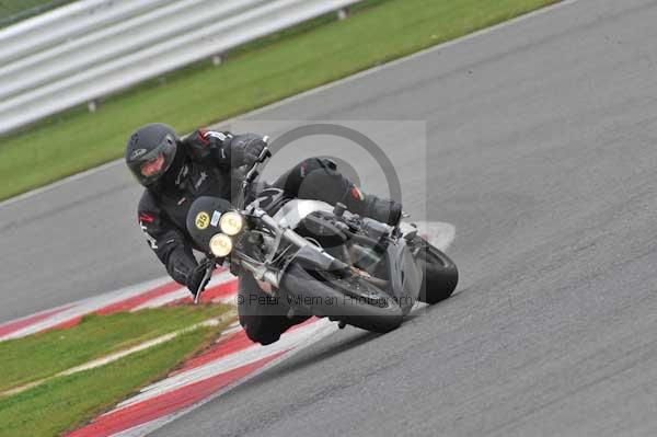 Motorcycle action photographs;Silverstone circuit;Silverstone photographs;Trackday digital images;event digital images;eventdigitalimages;no limits trackday;peter wileman photography;rockingham towcester northamptonshire;trackday;trackday photos