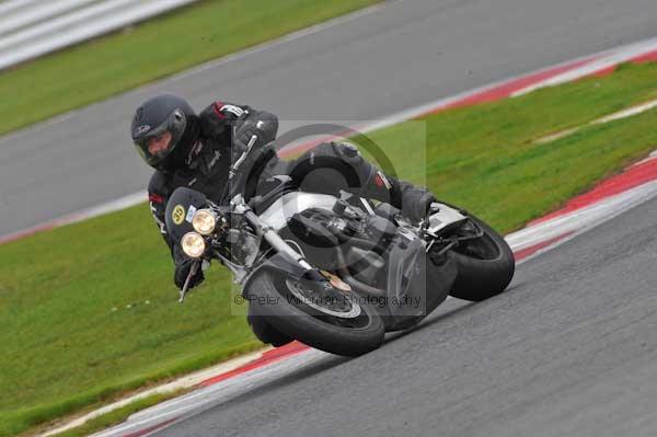 Motorcycle action photographs;Silverstone circuit;Silverstone photographs;Trackday digital images;event digital images;eventdigitalimages;no limits trackday;peter wileman photography;rockingham towcester northamptonshire;trackday;trackday photos