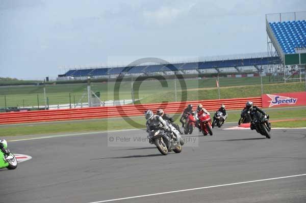 Motorcycle action photographs;Silverstone circuit;Silverstone photographs;Trackday digital images;event digital images;eventdigitalimages;no limits trackday;peter wileman photography;rockingham towcester northamptonshire;trackday;trackday photos