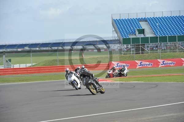 Motorcycle action photographs;Silverstone circuit;Silverstone photographs;Trackday digital images;event digital images;eventdigitalimages;no limits trackday;peter wileman photography;rockingham towcester northamptonshire;trackday;trackday photos