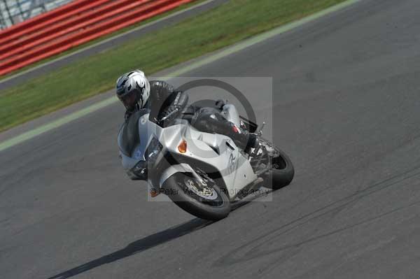 Motorcycle action photographs;Silverstone circuit;Silverstone photographs;Trackday digital images;event digital images;eventdigitalimages;no limits trackday;peter wileman photography;rockingham towcester northamptonshire;trackday;trackday photos