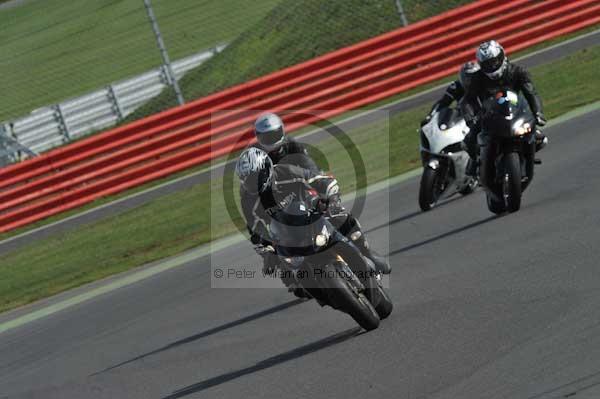 Motorcycle action photographs;Silverstone circuit;Silverstone photographs;Trackday digital images;event digital images;eventdigitalimages;no limits trackday;peter wileman photography;rockingham towcester northamptonshire;trackday;trackday photos