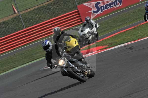 Motorcycle action photographs;Silverstone circuit;Silverstone photographs;Trackday digital images;event digital images;eventdigitalimages;no limits trackday;peter wileman photography;rockingham towcester northamptonshire;trackday;trackday photos