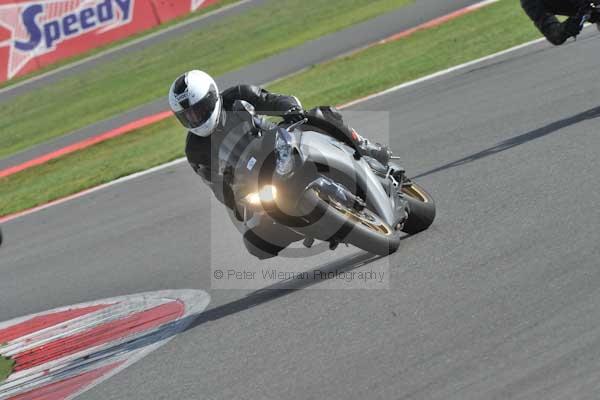 Motorcycle action photographs;Silverstone circuit;Silverstone photographs;Trackday digital images;event digital images;eventdigitalimages;no limits trackday;peter wileman photography;rockingham towcester northamptonshire;trackday;trackday photos