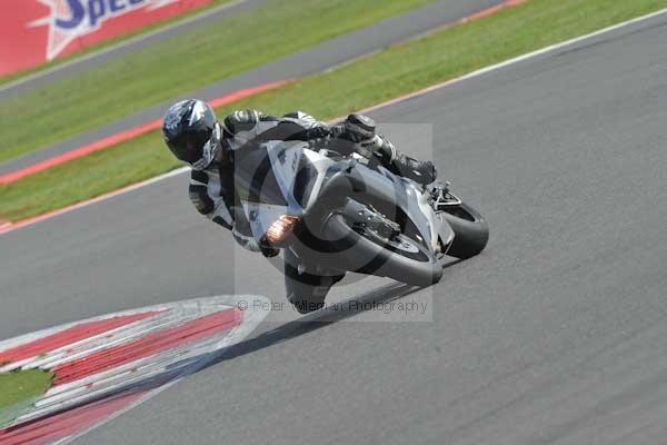Motorcycle action photographs;Silverstone circuit;Silverstone photographs;Trackday digital images;event digital images;eventdigitalimages;no limits trackday;peter wileman photography;rockingham towcester northamptonshire;trackday;trackday photos