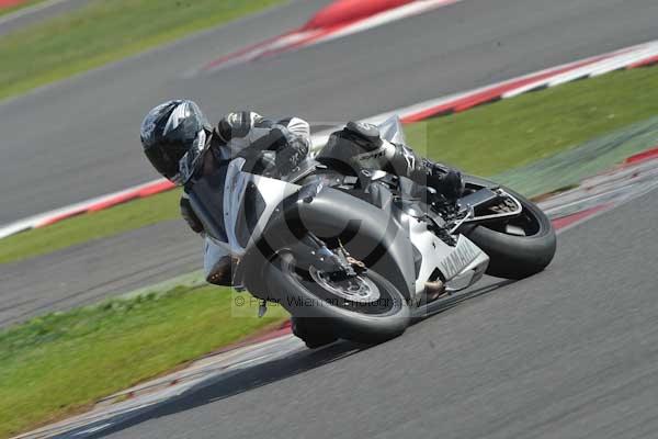 Motorcycle action photographs;Silverstone circuit;Silverstone photographs;Trackday digital images;event digital images;eventdigitalimages;no limits trackday;peter wileman photography;rockingham towcester northamptonshire;trackday;trackday photos