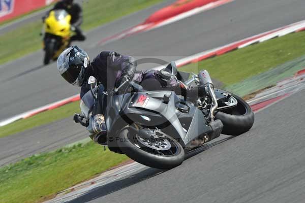 Motorcycle action photographs;Silverstone circuit;Silverstone photographs;Trackday digital images;event digital images;eventdigitalimages;no limits trackday;peter wileman photography;rockingham towcester northamptonshire;trackday;trackday photos