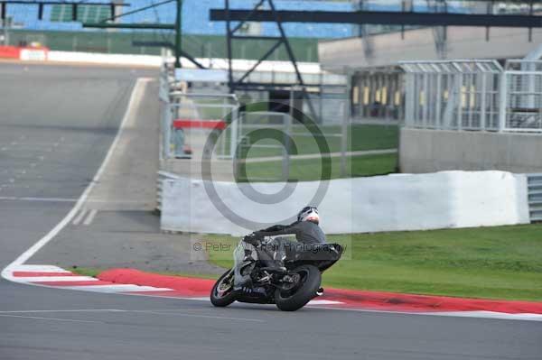Motorcycle action photographs;Silverstone circuit;Silverstone photographs;Trackday digital images;event digital images;eventdigitalimages;no limits trackday;peter wileman photography;rockingham towcester northamptonshire;trackday;trackday photos