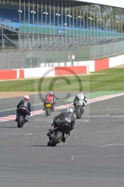 Motorcycle action photographs;Silverstone circuit;Silverstone photographs;Trackday digital images;event digital images;eventdigitalimages;no limits trackday;peter wileman photography;rockingham towcester northamptonshire;trackday;trackday photos