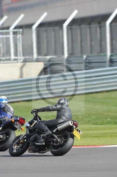 Motorcycle action photographs;Silverstone circuit;Silverstone photographs;Trackday digital images;event digital images;eventdigitalimages;no limits trackday;peter wileman photography;rockingham towcester northamptonshire;trackday;trackday photos