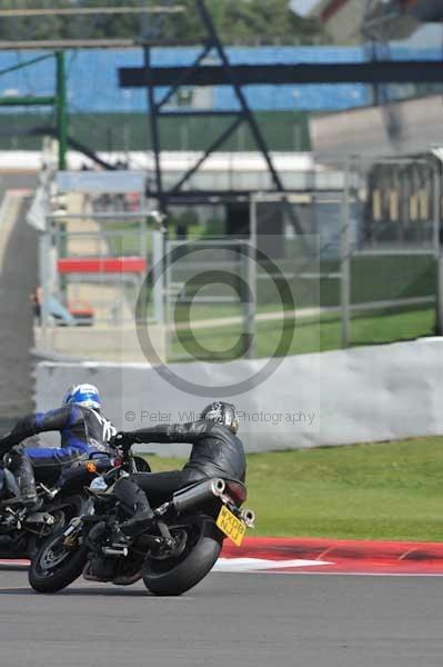 Motorcycle action photographs;Silverstone circuit;Silverstone photographs;Trackday digital images;event digital images;eventdigitalimages;no limits trackday;peter wileman photography;rockingham towcester northamptonshire;trackday;trackday photos