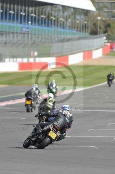 Motorcycle action photographs;Silverstone circuit;Silverstone photographs;Trackday digital images;event digital images;eventdigitalimages;no limits trackday;peter wileman photography;rockingham towcester northamptonshire;trackday;trackday photos