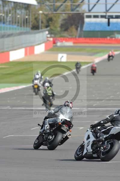 Motorcycle action photographs;Silverstone circuit;Silverstone photographs;Trackday digital images;event digital images;eventdigitalimages;no limits trackday;peter wileman photography;rockingham towcester northamptonshire;trackday;trackday photos