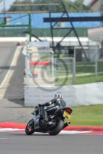 Motorcycle action photographs;Silverstone circuit;Silverstone photographs;Trackday digital images;event digital images;eventdigitalimages;no limits trackday;peter wileman photography;rockingham towcester northamptonshire;trackday;trackday photos