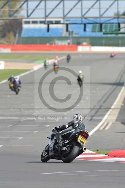 Motorcycle action photographs;Silverstone circuit;Silverstone photographs;Trackday digital images;event digital images;eventdigitalimages;no limits trackday;peter wileman photography;rockingham towcester northamptonshire;trackday;trackday photos