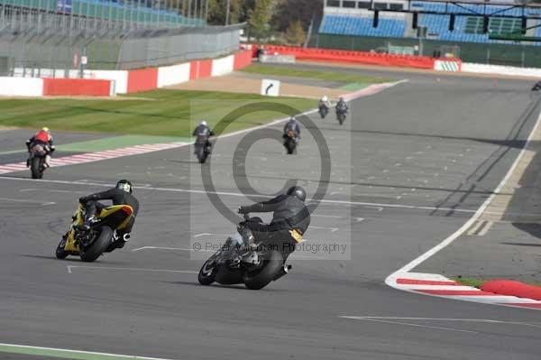 Motorcycle action photographs;Silverstone circuit;Silverstone photographs;Trackday digital images;event digital images;eventdigitalimages;no limits trackday;peter wileman photography;rockingham towcester northamptonshire;trackday;trackday photos
