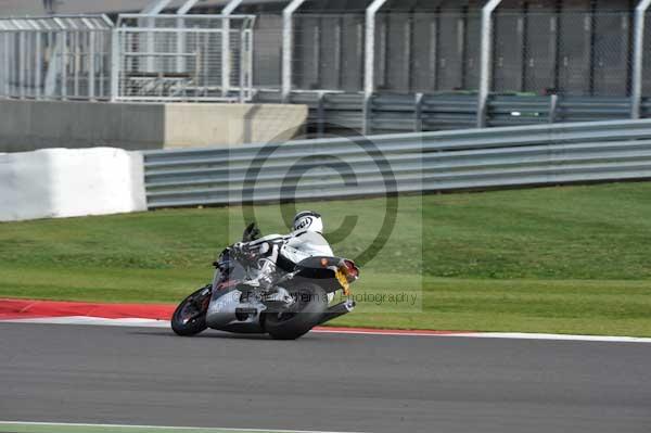 Motorcycle action photographs;Silverstone circuit;Silverstone photographs;Trackday digital images;event digital images;eventdigitalimages;no limits trackday;peter wileman photography;rockingham towcester northamptonshire;trackday;trackday photos