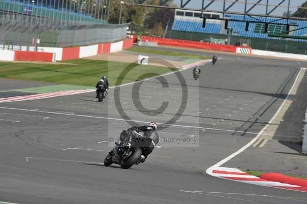 Motorcycle action photographs;Silverstone circuit;Silverstone photographs;Trackday digital images;event digital images;eventdigitalimages;no limits trackday;peter wileman photography;rockingham towcester northamptonshire;trackday;trackday photos