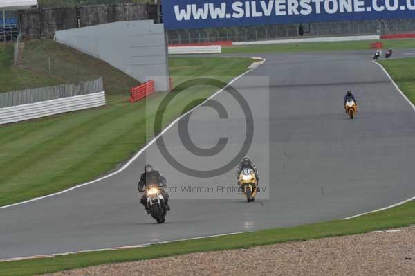 Motorcycle action photographs;Silverstone circuit;Silverstone photographs;Trackday digital images;event digital images;eventdigitalimages;no limits trackday;peter wileman photography;rockingham towcester northamptonshire;trackday;trackday photos