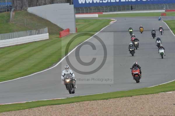 Motorcycle action photographs;Silverstone circuit;Silverstone photographs;Trackday digital images;event digital images;eventdigitalimages;no limits trackday;peter wileman photography;rockingham towcester northamptonshire;trackday;trackday photos