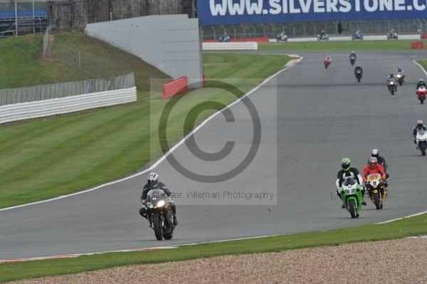 Motorcycle action photographs;Silverstone circuit;Silverstone photographs;Trackday digital images;event digital images;eventdigitalimages;no limits trackday;peter wileman photography;rockingham towcester northamptonshire;trackday;trackday photos