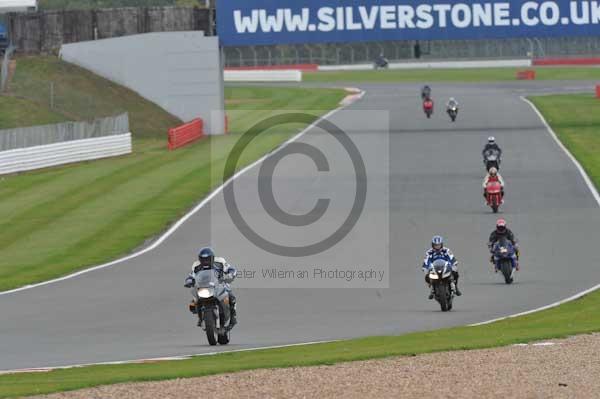 Motorcycle action photographs;Silverstone circuit;Silverstone photographs;Trackday digital images;event digital images;eventdigitalimages;no limits trackday;peter wileman photography;rockingham towcester northamptonshire;trackday;trackday photos