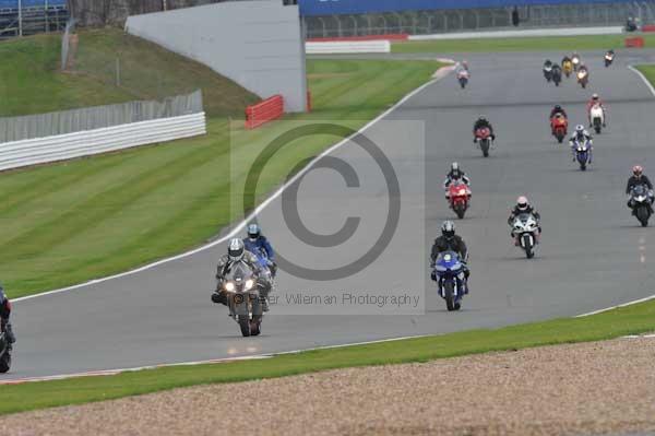 Motorcycle action photographs;Silverstone circuit;Silverstone photographs;Trackday digital images;event digital images;eventdigitalimages;no limits trackday;peter wileman photography;rockingham towcester northamptonshire;trackday;trackday photos