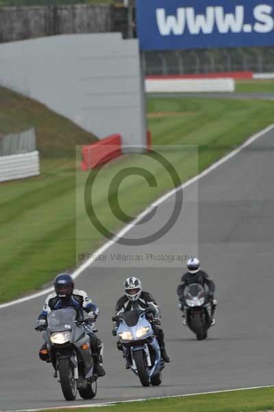 Motorcycle action photographs;Silverstone circuit;Silverstone photographs;Trackday digital images;event digital images;eventdigitalimages;no limits trackday;peter wileman photography;rockingham towcester northamptonshire;trackday;trackday photos