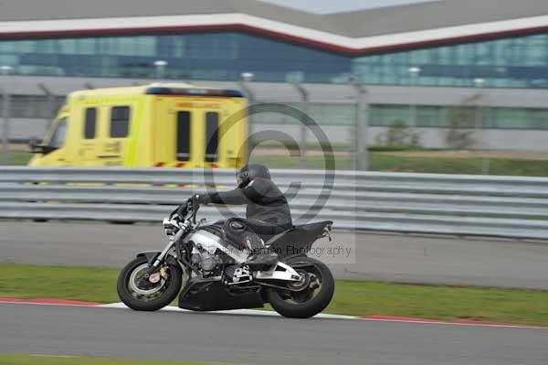 Motorcycle action photographs;Silverstone circuit;Silverstone photographs;Trackday digital images;event digital images;eventdigitalimages;no limits trackday;peter wileman photography;rockingham towcester northamptonshire;trackday;trackday photos