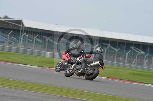 Motorcycle action photographs;Silverstone circuit;Silverstone photographs;Trackday digital images;event digital images;eventdigitalimages;no limits trackday;peter wileman photography;rockingham towcester northamptonshire;trackday;trackday photos