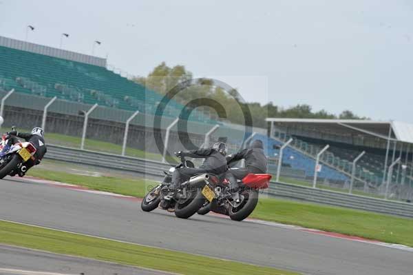 Motorcycle action photographs;Silverstone circuit;Silverstone photographs;Trackday digital images;event digital images;eventdigitalimages;no limits trackday;peter wileman photography;rockingham towcester northamptonshire;trackday;trackday photos