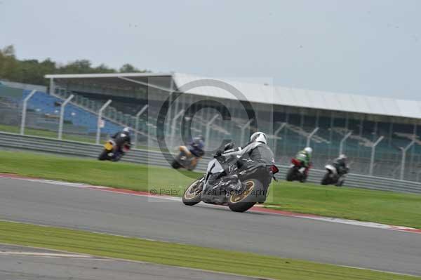Motorcycle action photographs;Silverstone circuit;Silverstone photographs;Trackday digital images;event digital images;eventdigitalimages;no limits trackday;peter wileman photography;rockingham towcester northamptonshire;trackday;trackday photos